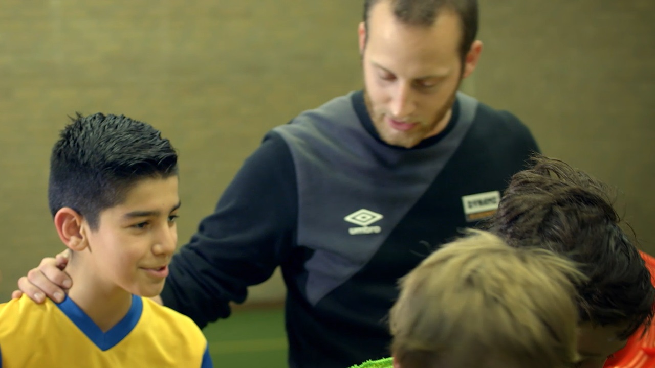 Afbeelding bij video: De voetbalcoach maakt het verschil voor Mohammed