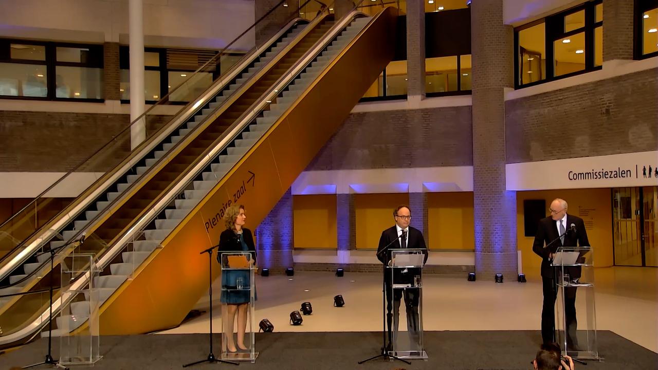 Afbeelding bij video: Informateurs Remkes en Koolmees bieden eindverslag en coalitieakkoord aan