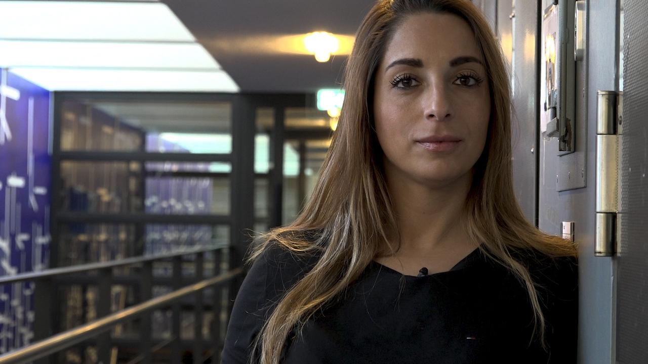 Afbeelding bij video: Casemanager Sibel van PI Rotterdam legt uit waarom werken aan terugkeer belangrijk is